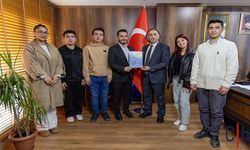 Hakkari Üniversitesi’nde Öğrencilerden Rektöre Anlamlı Ziyaret