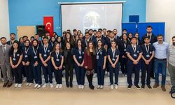 Hakkari Üniversitesi’nde Hemşire Adayları Üniforma Heyecanı Yaşadı