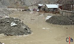 Kırıkdağ’da Zap Suyu Taştı:350 Koyun Son Anda Kurtarıldı