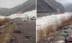 Hakkâri’de Dev Çığ Zap Suyu’nun Önünü Kesti