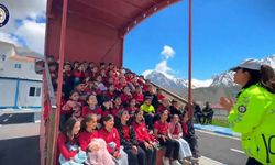 Hakkari’de Miniklere Trafik Dersi: Kurallar Parkta Öğrenildi