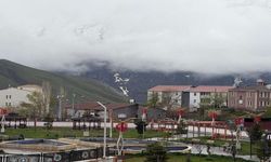 Hakkari’de Mayıs Sürprizi: Yağmur Yerini Zirvelerde Kara Bıraktı