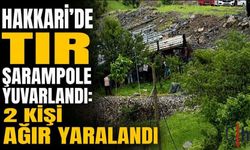 Hakkâri-Şırnak Yolunda Tır Şarampole Yuvarlandı: 2 Ağır Yaralı