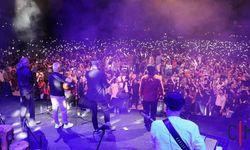 On Binlerin Katıldığı Koma Amed Konserinde Barış Şarkıları Söylendi