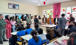 Hakkari Üniversitesinden Köy Okuluna "Fırçadan Kalbe" Ziyareti