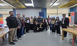 Yüksekova Fen Lisesi Kürsüyü Kapattı: Mersin Yolcusu Kalmasın!