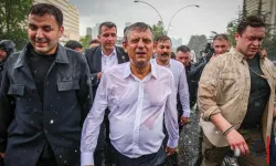 Genel Merkez’e polis müdahalesi sonrası Özgür Özel Meclis’e yürüdü