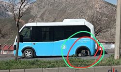 Hakkari’de Halk Otobüsü Dehşeti: Seyir Halinde Tekerlek Fırladı!