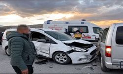 Yüksekova’da Zincirleme Kaza: 6 Yaralı, 2’sinin Durumu Ağır