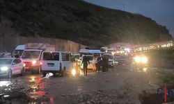 Sağanak Dehşeti: Yollar Kapandı, Millet Yollarda Perişan Oldu!