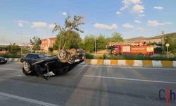 Audi Marka Otomobil Takla Attı: 2 Kişi Yaralandı