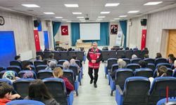 Hakkari'de Usta Öğretici Adayları Afetlere Karşı Bilinçlendiriliyor