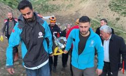 Yüksekova’da Kayalıklardan Düşen Vatandaş Hastaneye Kaldırıldı