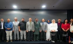 Hakkari'de “Mehmet Akif Ersoy’dan Firavunla Yüz Yüze” Tiyatro Oyunu Sahnelendi