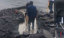 Hakkari’de Korkutan Tıkanıklık: Bulak Mahallesi’nde Yola Taşan Kanalizasyon Hattı Hızlıca Temizlendi!