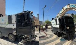 Hakkâri Belediyesi Yol Süpürme Aracıyla Kent Genelinde Temizlik Çalışmalarını Sürdürüyor