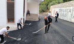 Çukurca'da Asfalt Mesaisi Sürüyor: Taziye Evi Yolu Yenilendi