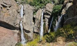 Hakkari’nin saklı cenneti Marînüs Şelalesi yaz aylarında ziyaretçilerini ağırlıyor