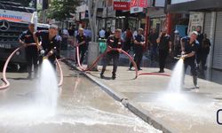 İstiklal Caddesi’nde Rögarlar Tıkandı, Çarşıyı Su Bastı