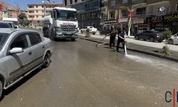 Hakkâri Belediyesi’nden Çevre Yolunda Yıkama Çalışması