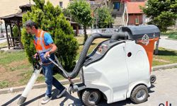 Hakkâri Belediyesi Elektrikli Vakumlu Süpürme Aracıyla Temizlik Çalışmalarını Sürdürüyor