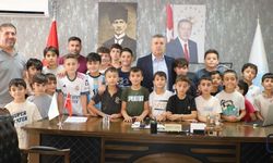 Minik Yüzücülerden: Başkan Hikmet Yaşar’a Sürpriz Ziyaret