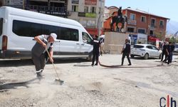 Çarşı merkezinde belediye ekiplerinden yoğun mesai
