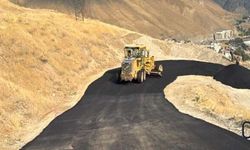 Hakkari Mir Kalesi yolu sıcak asfaltla yenilendi