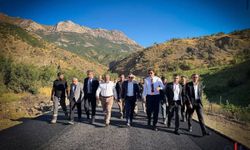 Şemdinli’de Köy Yollarına Sıcak Asfalt