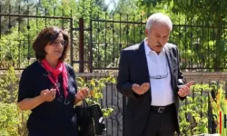 Başkan Mızraklı'dan Elçi ve Zana'nın mezarına ziyaret