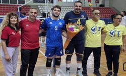 Karahanlı'dan voleybol takımına anlamlı destek