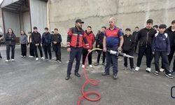 Yüksekova’da öğrencilere itfaiye ve afet eğitimi verildi