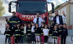 Hakkari’de minik öğrenciler itfaiyecilerle buluştu