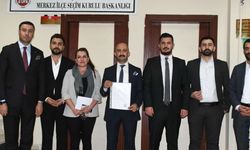 Başkan Av. Gülabi Seven mazbatasını aldı