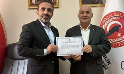 Başkan Özatak’a Erdoğan İmzalı Belge takdim edildi