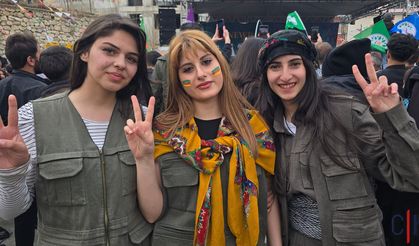 Hakkari’de Newroz Coşkusu: Halk Alana Akın Etti