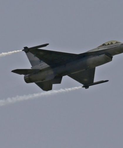 Pakistan Afganistan'ı Vurdu: Biri Kadın 9 Çocuk Yaşamını Yitirdi