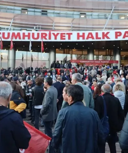 CHP Genel Merkezi’nde: Kılıçdaroğlu ve Özel destekçileri karşı karşıya geldi