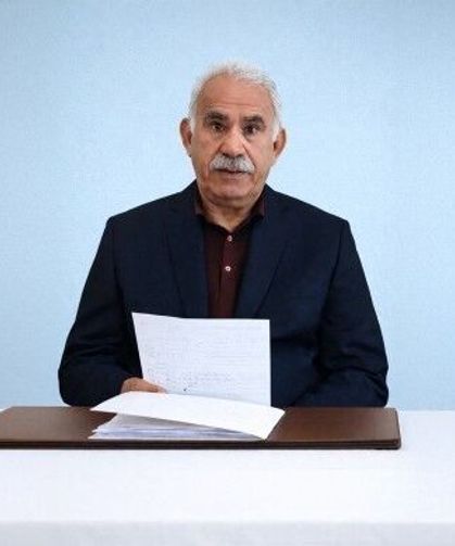 Öcalan’dan Mesaj: “Demokratik Cumhuriyet’e Kapı Aralanıyor”