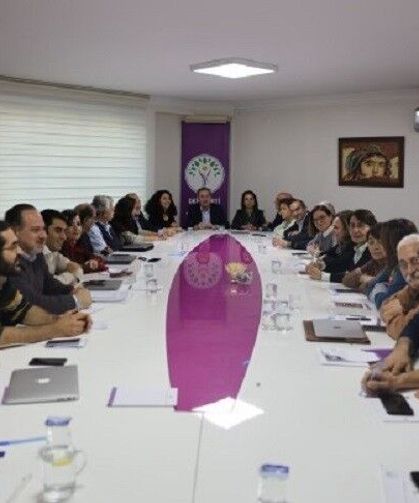 DEM Parti MYK, “çerçeve yasa” gündemiyle olağanüstü toplanıyor