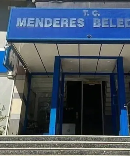 Menderes Belediyesi'ne operasyon: 9 gözaltı