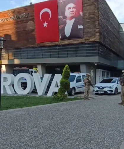 Çukurova Belediyesi'ne operasyon: Çok sayıda gözaltı