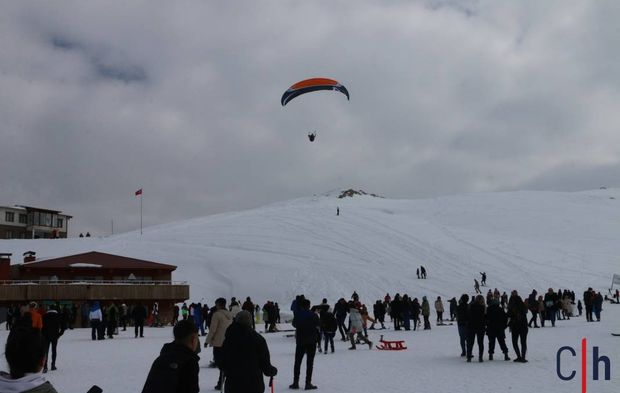 Hakkari'deki 5'nci Kar Festivaline binlerce kişi katıldı