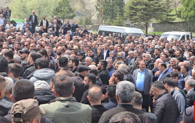 Hakkari'deki Kazada Hayatını Kaybedenler Son Yolculuğuna Uğurlandı
