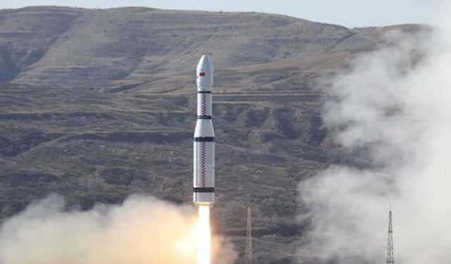 Çin dünyanın ilk 6G deneme uydusunu uzaya gönderdi