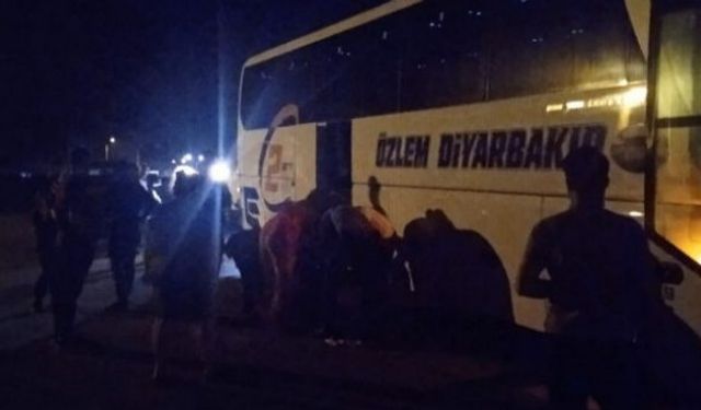 Diyarbakır'a giden yolcu otobüsüne saldırı: 2 yaralı