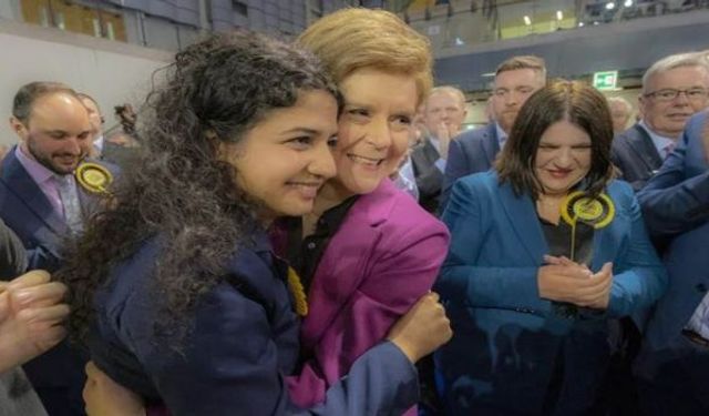 Genç Kürt kadın İskoçya tarihine geçti; Mültecilikten meclis üyeleriğine