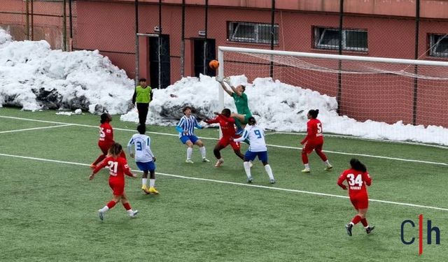 Hakkârigücü Kadın Futbol Takımı Beylerbeyi'ni 2-1 Mağlup Ederek Galip Geldi