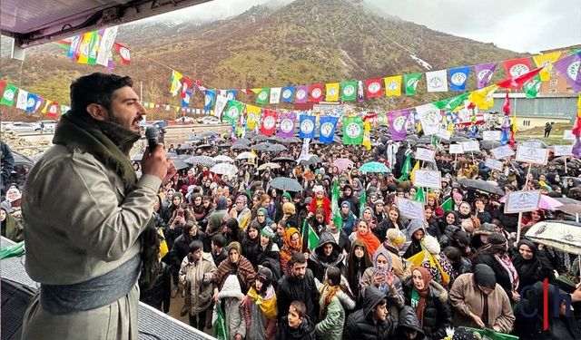 Şemdinli'de Halk Newroz'u büyük bir coşku ile kutladı