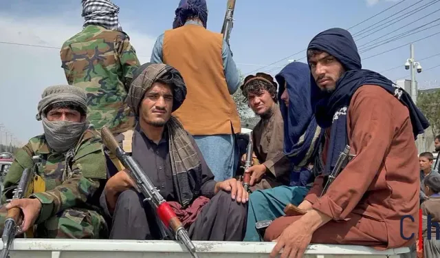 Taliban, Pakistan'ın Afganistan'a hava saldırısı düzenledi.. 8 kişi öldü